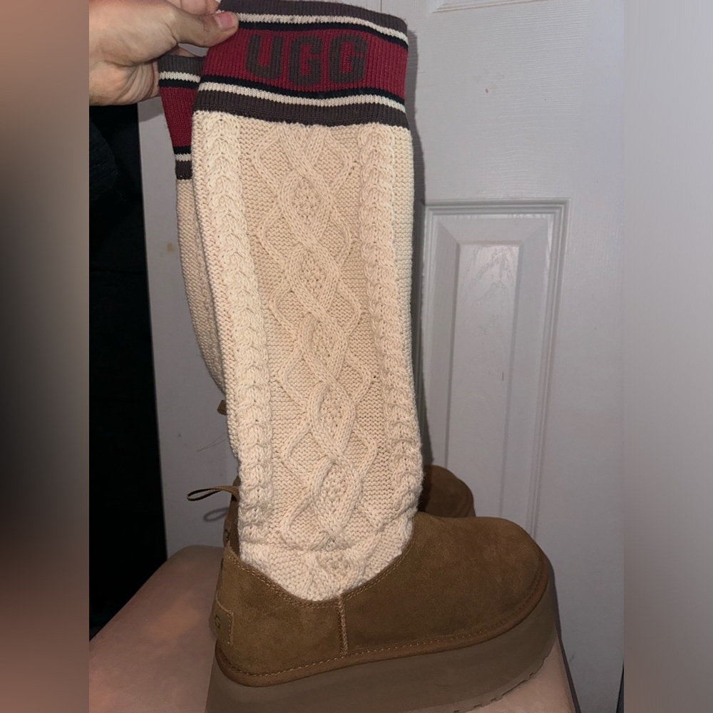 Uggs , never worn , size 6.5 women’s fits like a size 6